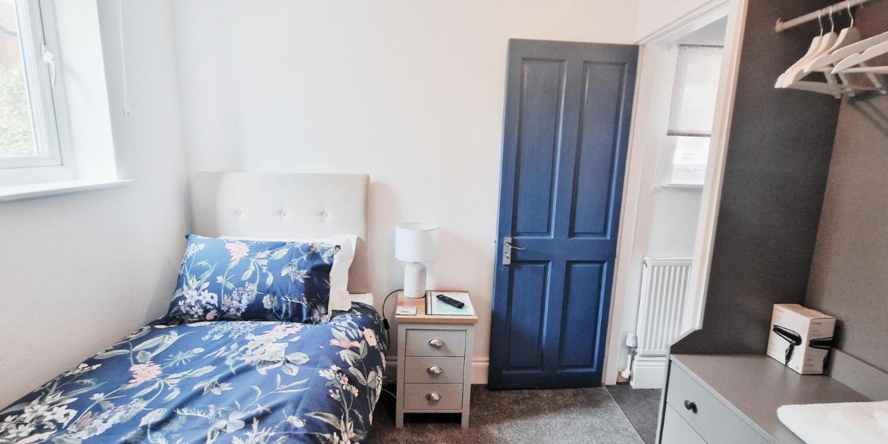 Single Room In Modern House Near Nottingham Bagian luar foto